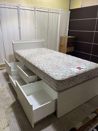 4つ引き出し付きベッド