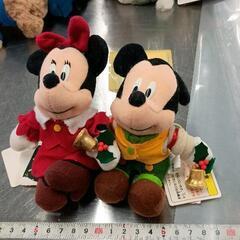 0702-087 ミッキーミニーぬいぐるみバッジ　ディズニークリ...