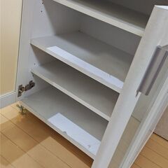 食器棚 キャスターつきの画像