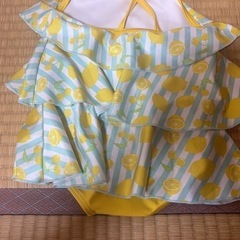 レモン柄フリル付き水着95せんちの画像