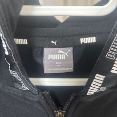 PUMAパーカーの画像