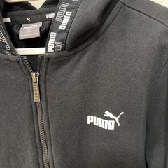PUMAパーカーの画像