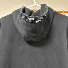 PUMAパーカーの画像