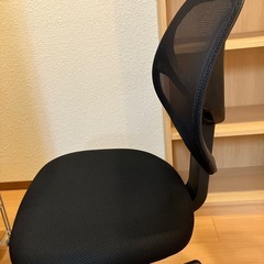 Amazon basicのオフィスチェアの画像