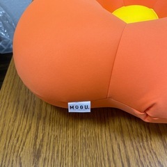MOGU フラワークッション 　オレンジ　未使用の画像