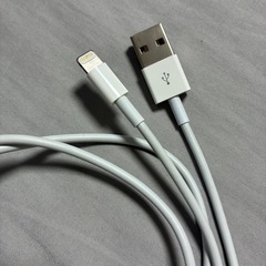 【取引終了】【美品・Apple純正品】 iPhone ライトニングケーブル 1m USBケーブル 充電器も純正品の画像