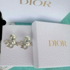 dior ピアスの画像