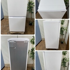 R097 ☀️ ジモティー限定価格！ 2022年製の高年式！SHARP 冷蔵庫（152L 左右付替え）22年製 SJ-D15H ⭐ 動作確認済 ⭐ クリーニング済の画像