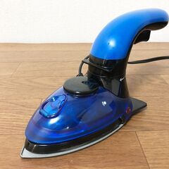 【新品】コンパクトスチーマー＆アイロン GC-J15-BL しわ取りスチーム＆しっかりプレス2in1  簡単・コンパクト　ハンドル部分180度方向転換の画像