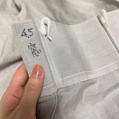 グレー　カーテン　シャンタン生地の画像