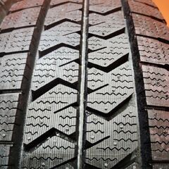 【新品】2023年製 BS BLIZZAK W989 205/70R17.5 115/113N LT 17.5インチ ライトトラック用 スタッドレス 6本 エルフ キャンター等 (VTY973)の画像