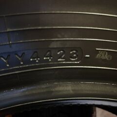【未走行に近い】YOKOHAMA ice GUARD iG70 215/65R16 16インチ スタッドレス 2本 23～24年製 アルファード CX-30 ヴェルファイア等(KTO425)の画像