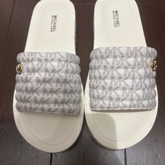 マイケルコースサンダル