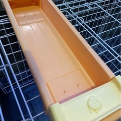 猫ゲージ、爪研ぎケース、猫トイレ、給水器 の画像