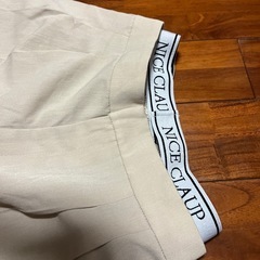 NICE CLAUP ベージュパンツ　Sの画像