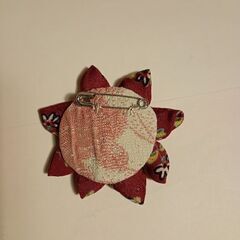 つまみ細工　ブローチの画像