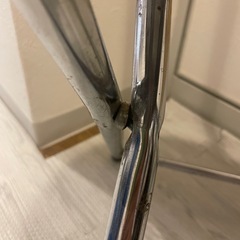折りたたみ椅子（破損あり）の画像