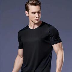 【新品】メンズブラックＴシャツの画像