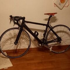 フルカーボンロードレーサー値引きします。