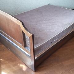 ダブルベッドの画像