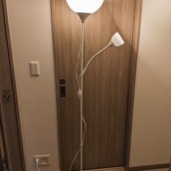 [IKEA] NOT フロアアップライト/読書ランプ  ホワイトの画像