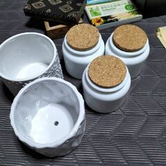 無料　インテリア雑貨　陶器　本　小物入れ　ハンカチの画像