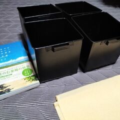 無料　インテリア雑貨　陶器　本　小物入れ　ハンカチの画像
