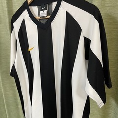 NIKE ナイキ　ユベントス風　プラティクスシャツ　ストライプ  白　黒　 半袖　サイズL  NIKE ナイキ Lの画像