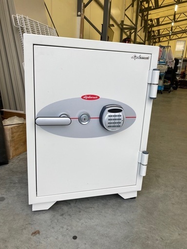 【OF-45】ディプロマット デジタルテンキー式 耐火金庫 容量50ℓ 定価約11万　検)事務机　オフィス チェア　会議 椅子　ロッカー　ミーティングテーブル　応接ソファ 店舗 事務所 什器　書庫 本棚 ラック デスク スチール 美品多数 格安 【中古オフィス家具】