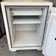 【OF-45】ディプロマット デジタルテンキー式 耐火金庫 容量50ℓ 定価約11万　検)事務机　オフィス チェア　会議 椅子　ロッカー　ミーティングテーブル　応接ソファ 店舗 事務所 什器　書庫 本棚 ラック デスク スチール 美品多数 格安 【中古オフィス家具】の画像