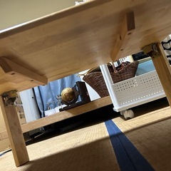 木製テーブルの画像