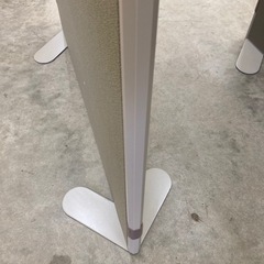 【OF-46】美品KOKUYO コクヨ ホームパーテーション 定価約4.8万 間仕切り 幅90cm 高さ150cm 独立型 マジックテープ連結　検)事務机　オフィス チェア　会議 椅子　ロッカー　ミーティングテーブル　応接ソファ 店舗 事務所 什器　書庫 本棚 ラック デスク スチール 美品多数 格安 【中古オフィス家具】の画像