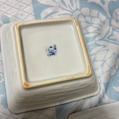 小皿5枚で240円の画像