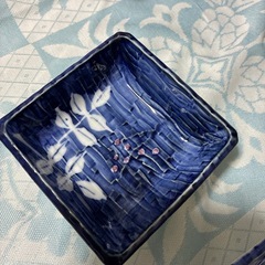 小皿5枚で240円の画像