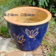 大きな植木鉢　口径４８ｃｍ　陶器鉢　胴は青の釉薬　睡蓮鉢？　中古