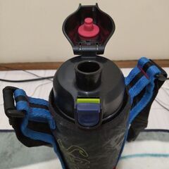 サハラ 水筒 同じ物二つあります。(1つの金額です)の画像