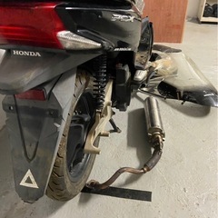 🉐pcx125 jf56 部品取り車🉐　アドレス　v125 エンジンはかかります。ものによっては交換も可能ですの画像