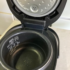 アイリスオーヤマ  KRC-MD30-B マイコン 炊飯器 銘柄炊き 3合炊き  2019年製 の画像