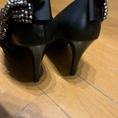 ブラックパンプスの画像