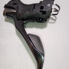 ST-9001 新品箱入ブラケットカバーとジャンクデュラエースSTIレバー左のみの画像
