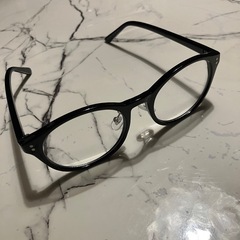 伊達メガネの画像
