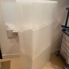 無印良品の透明シェルフの画像
