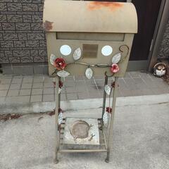 郵便ポストの画像