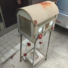 郵便ポストの画像