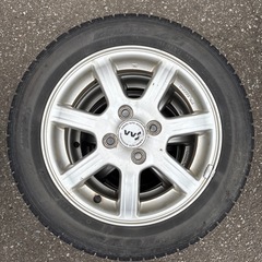 スタッドレス・タイヤとホイールの画像