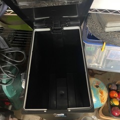 ゴミ箱の画像
