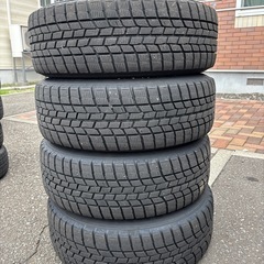 スタッドレス・タイヤとホイールの画像