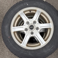スタッドレス・タイヤとホイールの画像