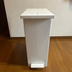 【美品】未使用に近いゴミ箱