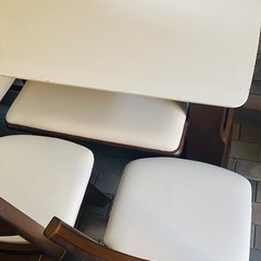 サイズ調整できるダイニングテーブルの画像